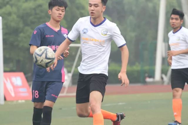 吴宜泽在上海大师赛半决赛中不敌特鲁姆普